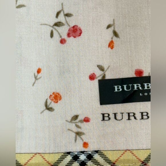 NWT Burberry Scarf - Picture 9 of 10